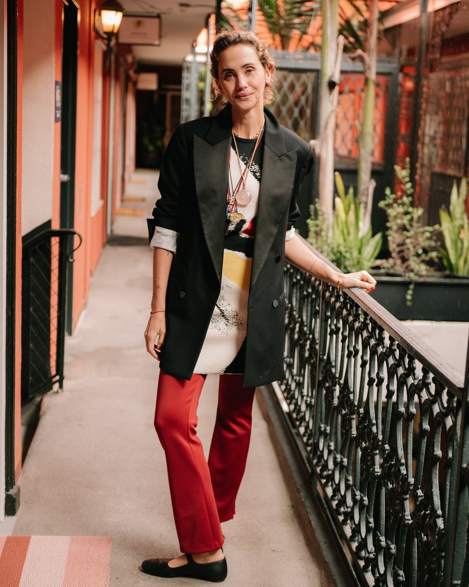 Sarah Pant - Image 8